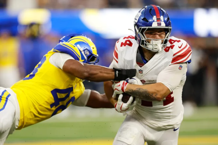 Davante Adams, Matthew Stafford lead Rams past Giants 28-6 after Jaxson Dart's injury